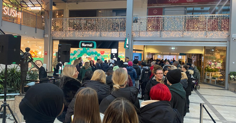 Normal öppnar i Skogås centrum